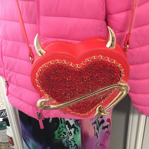 Betsey Johnson Diva - Red Devil  Heart Purse Crossbody -  Bet1 - Picture 1 of 9